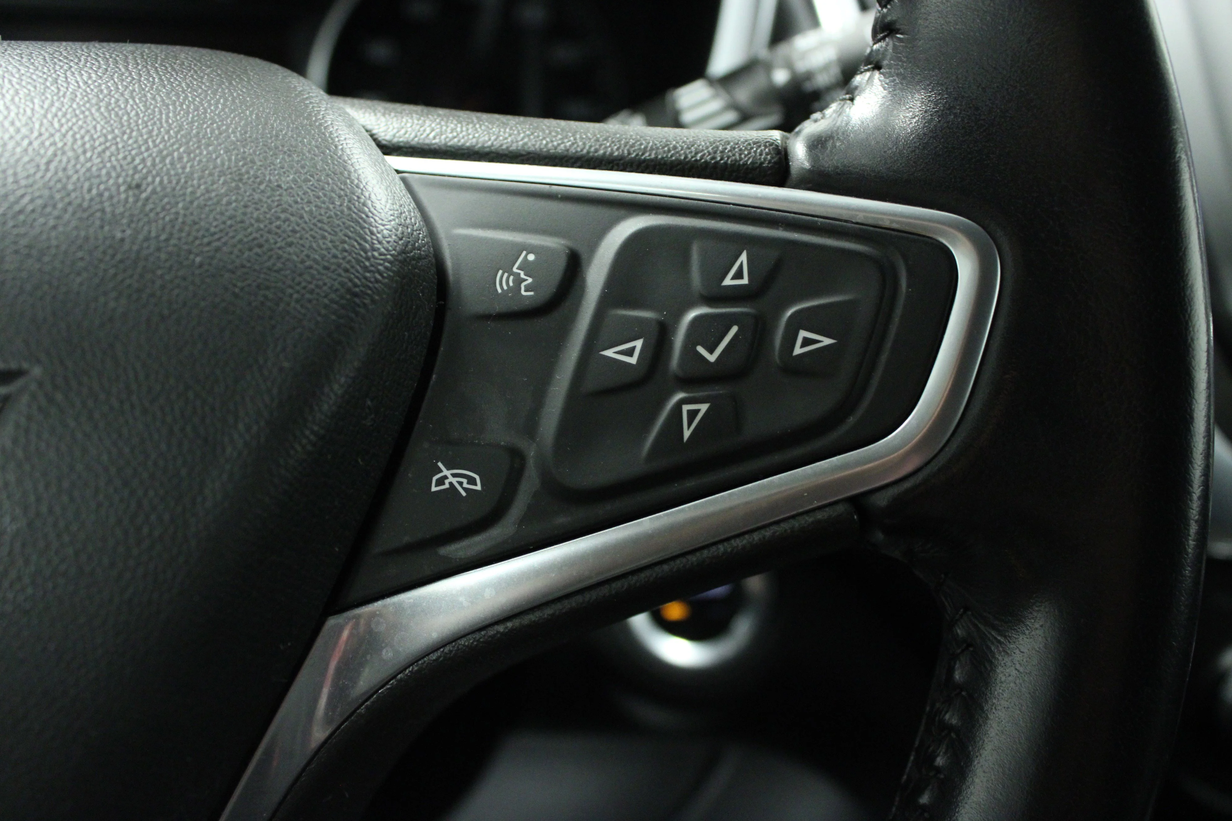 Used 2022 Silver Ice Metallic Chevrolet LT image 21