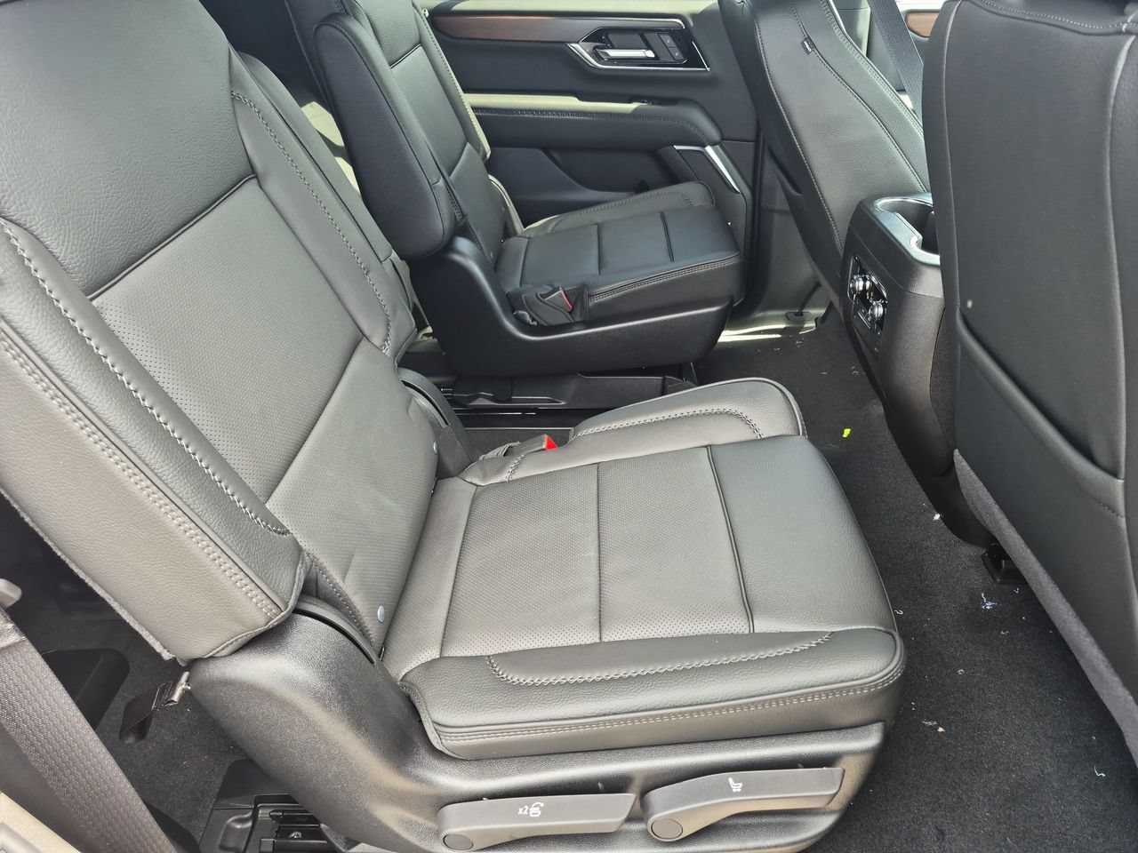 2026 GMC Yukon Denali - Photo 26