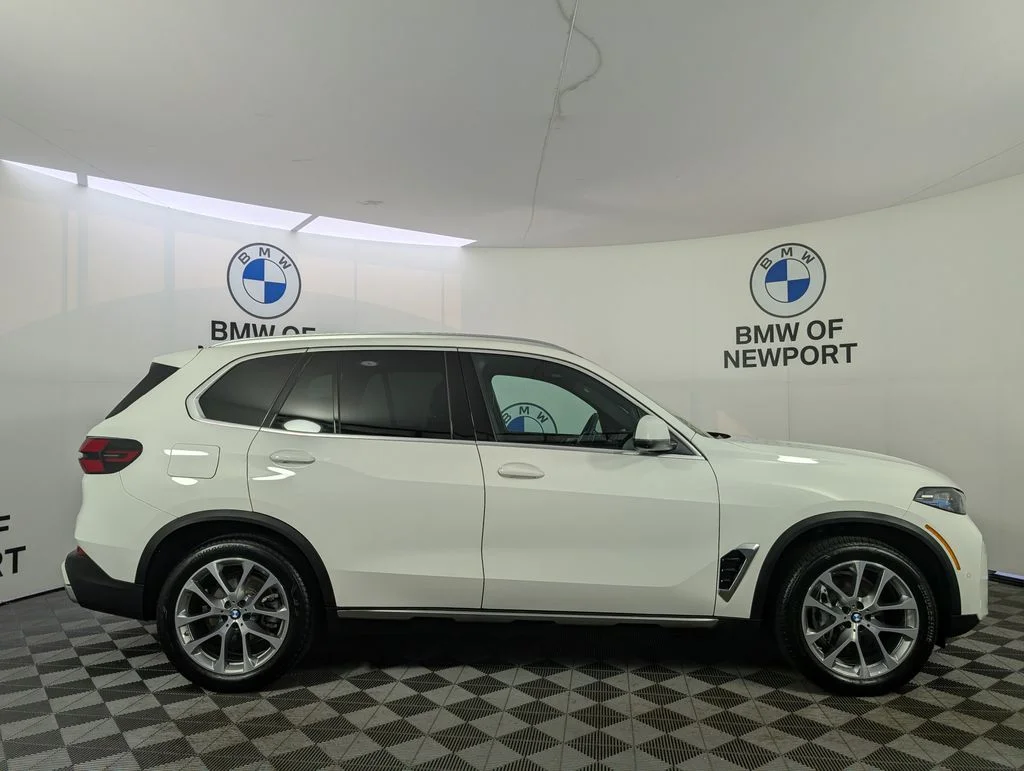 Used 2026 Alpine White BMW xDrive40i image 8