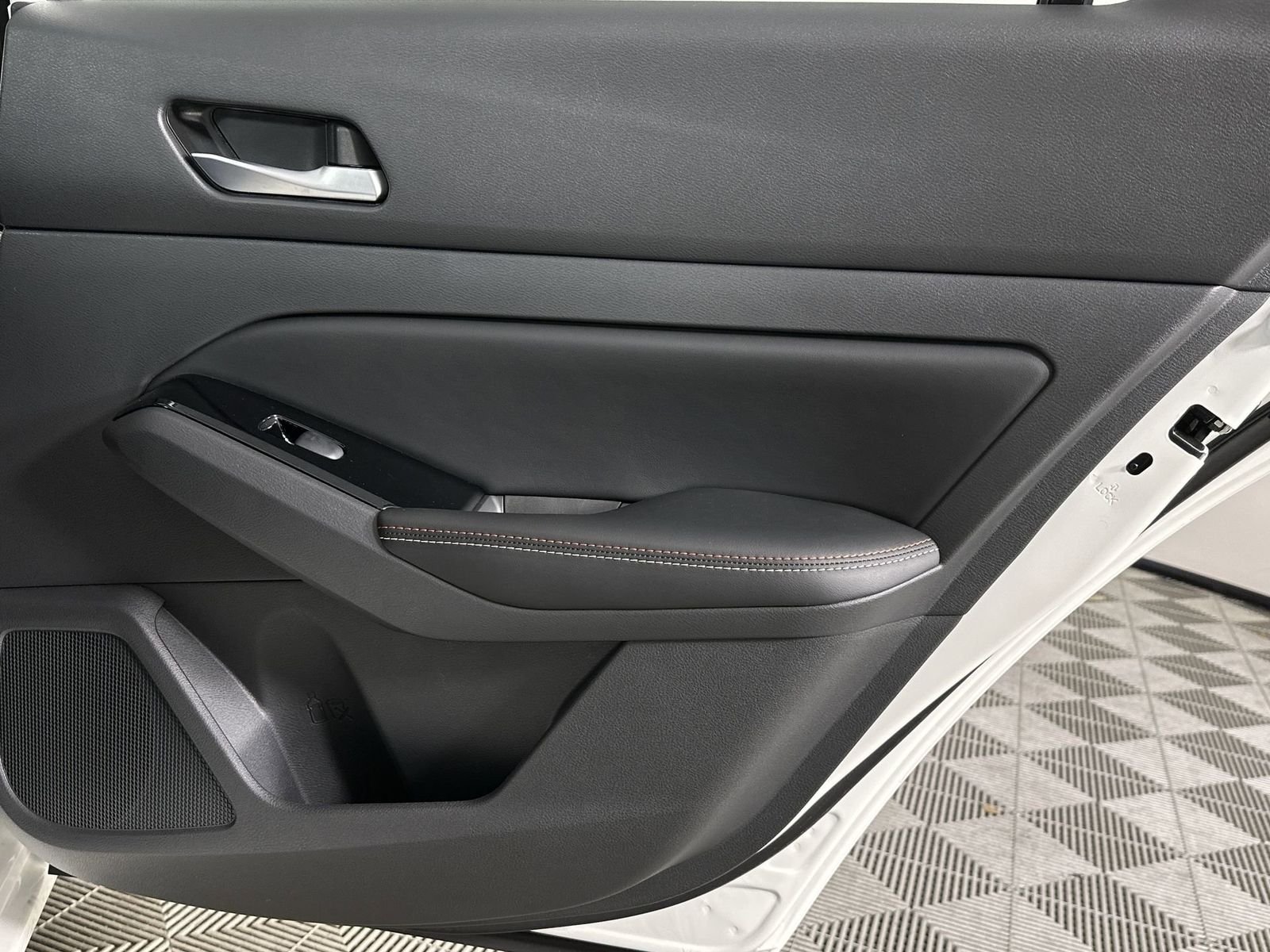 2025 Nissan Altima SR - Photo 32