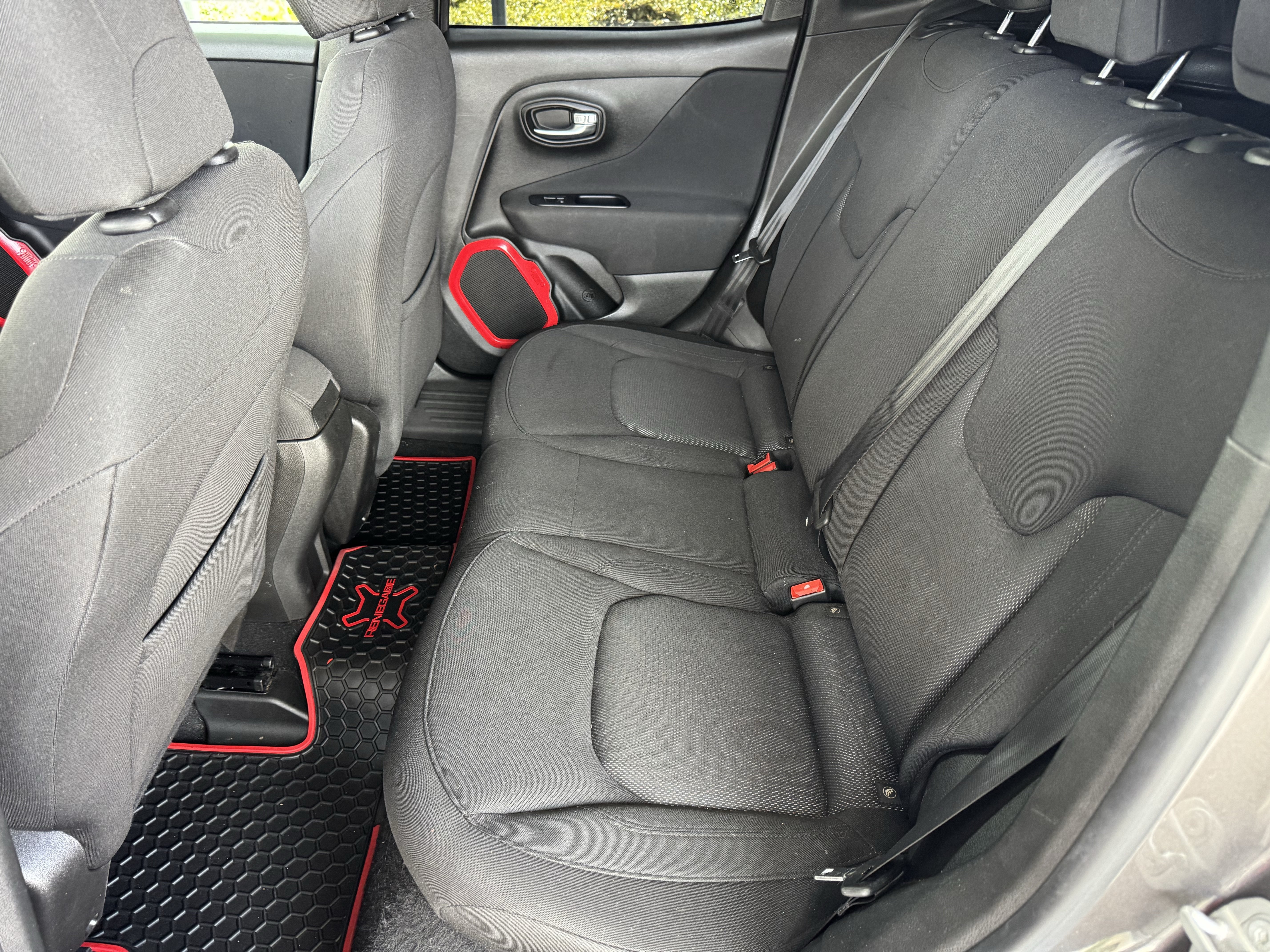 Used 2017 Gray Jeep Latitude 4x4 image 15