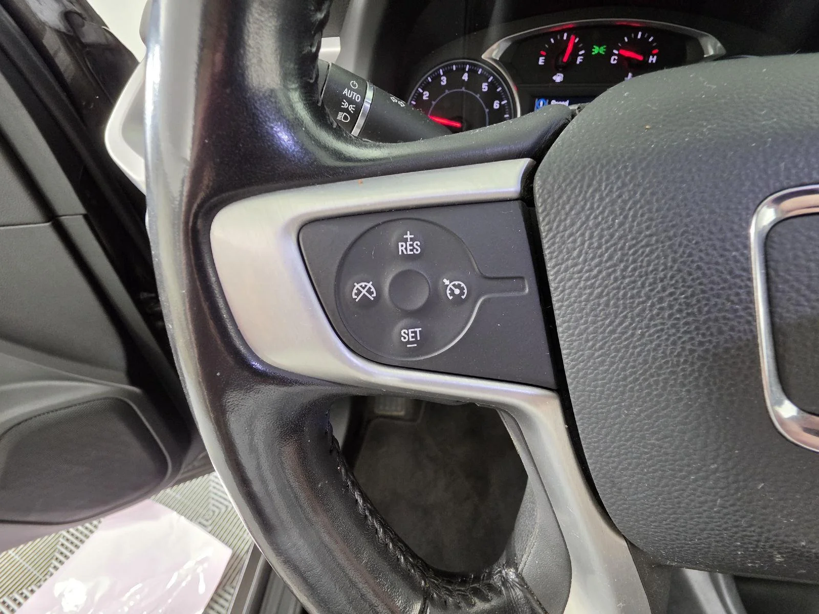 Used 2020 Smokey Quartz Metallic GMC SLE image 14