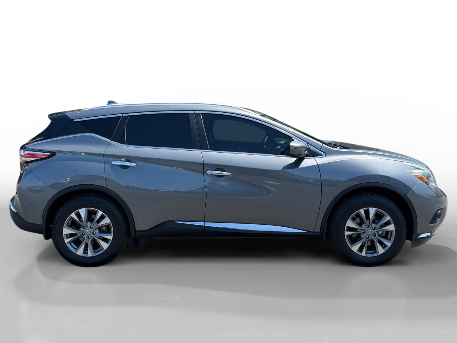 Used 2018 Gun Metallic Nissan SL image 6