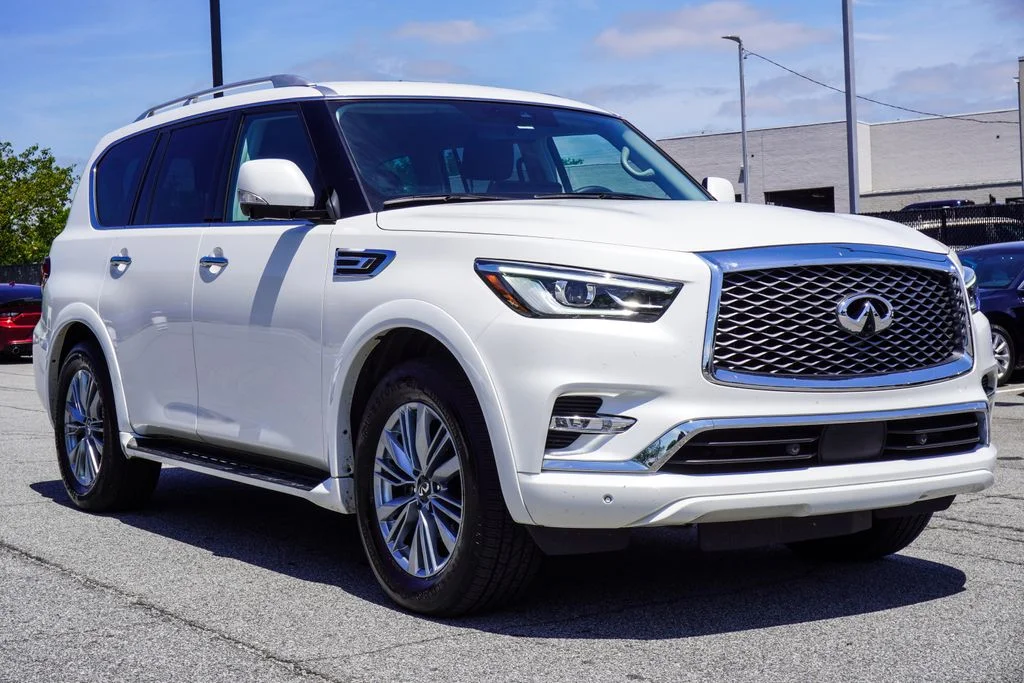 Used 2023 White INFINITI LUXE image 5