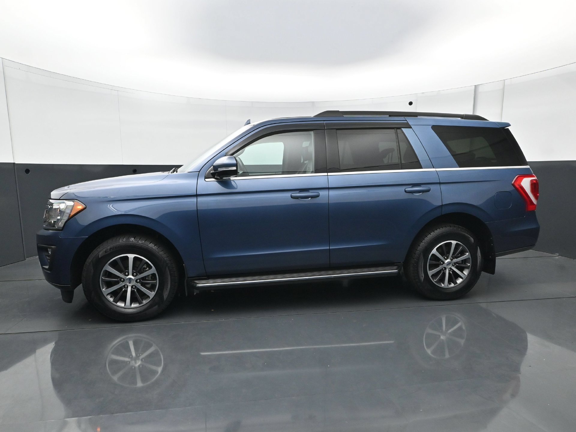 Used 2019 Ford Expedition XLT with VIN 1FMJU1JT1KEA80613 for sale in Burnsville, Minnesota