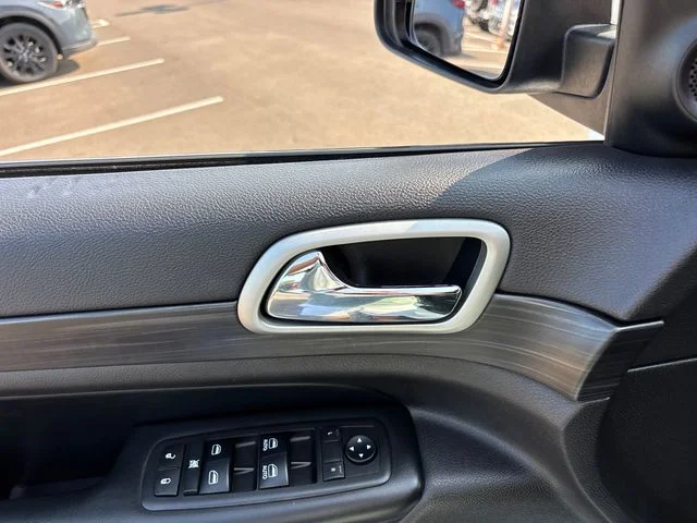 Used 2019 White Jeep Altitude image 14