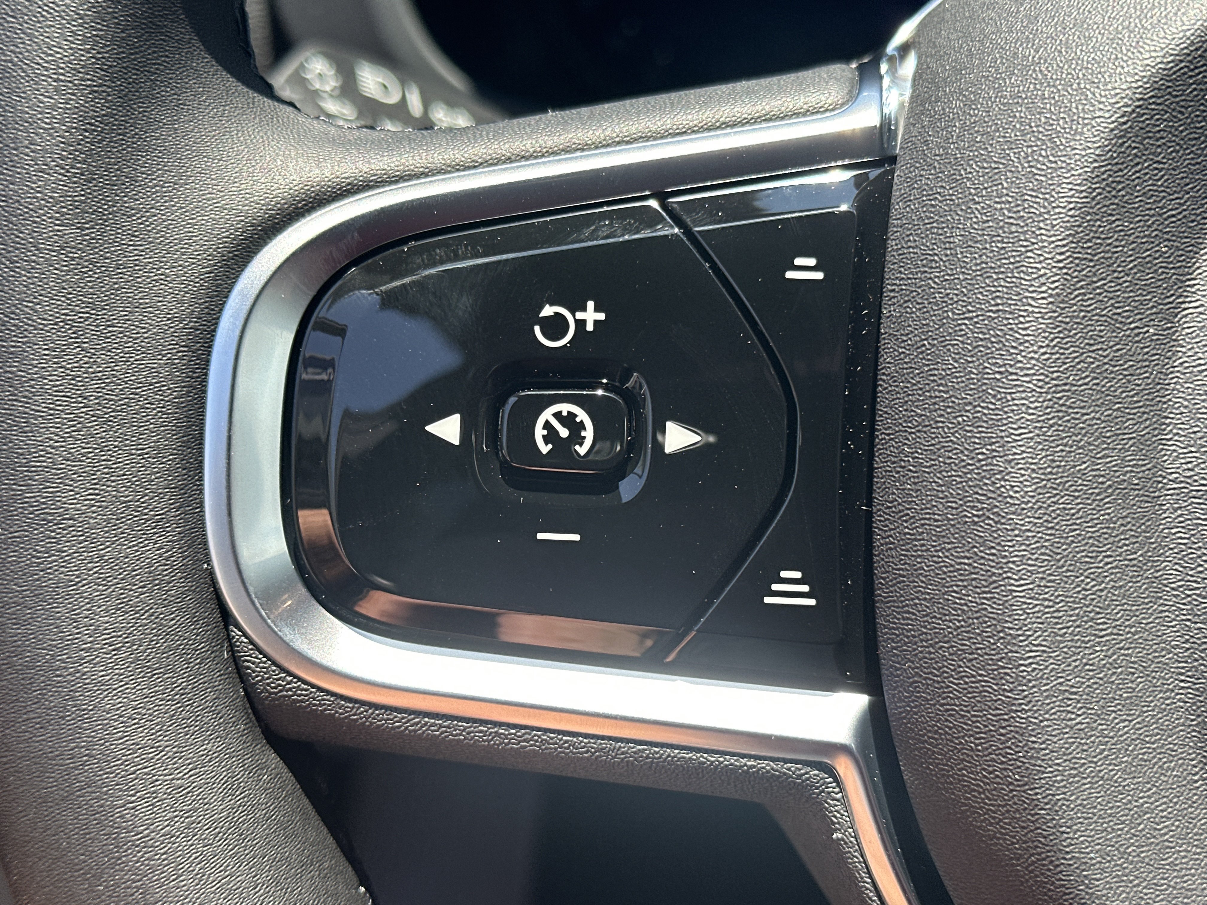 New 2026 Crystal White Volvo Core image 20