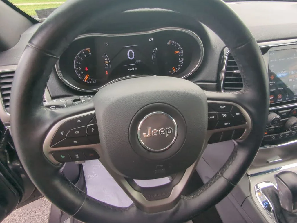 Used 2020 Gray Jeep Limited image 15