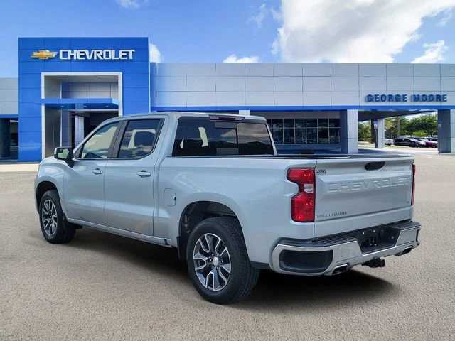 2022 Chevrolet Silverado 1500 LT - Photo 3