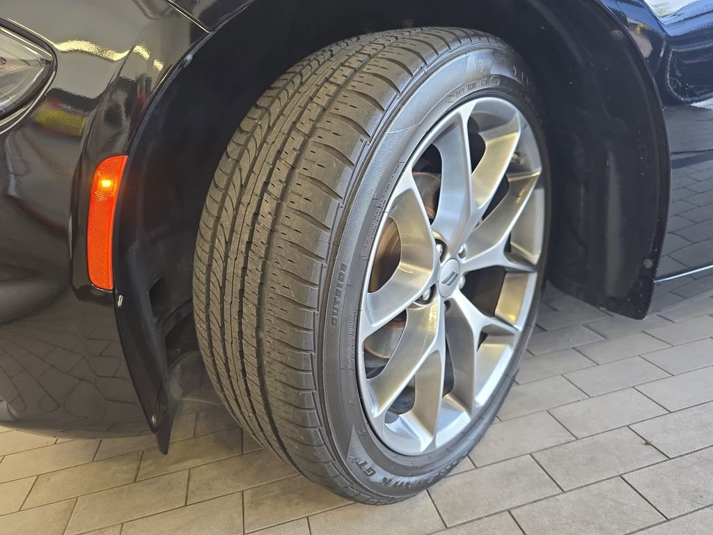 Used 2022 Black Dodge SXT image 34