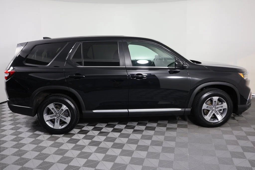 Used 2025 Black Honda EX-L image 9