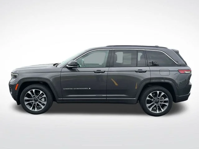 Used 2025 Gray Jeep Overland image 11