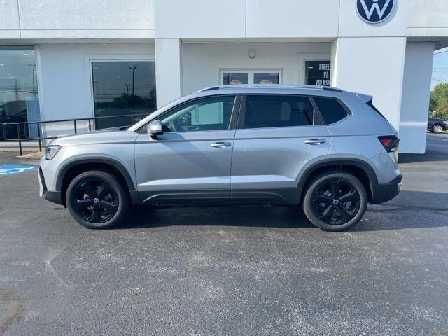 2025 Volkswagen Taos SEL - Photo 17