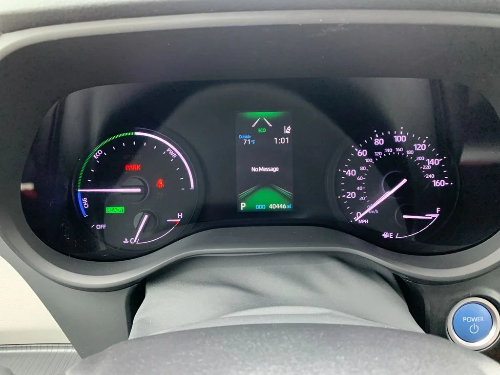 Used 2021  Toyota LE image 31