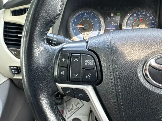 Used 2019 Silver Toyota XLE image 24