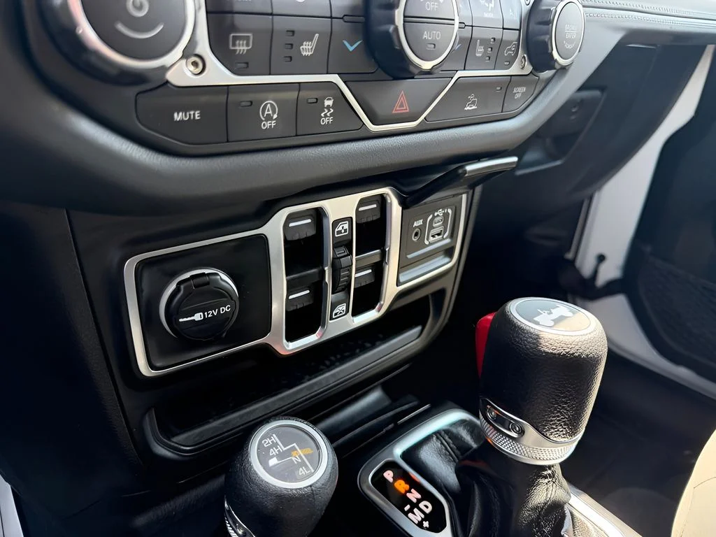 Used 2025 Bright White Clearcoat Jeep Sahara image 25