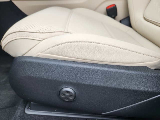 Used 2026 Polar White Mercedes-Benz GLC 300 image 9