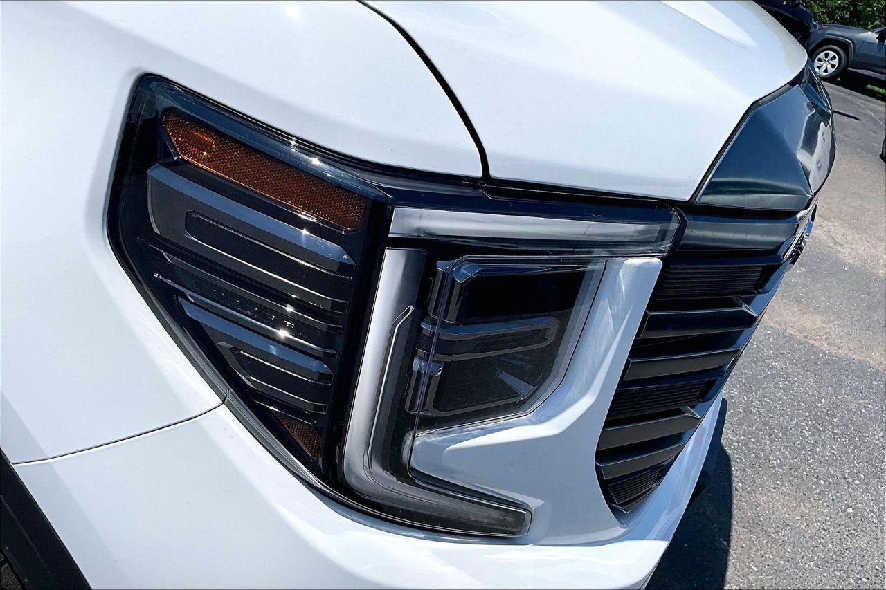 Used 2024 Summit White GMC AT4 image 33