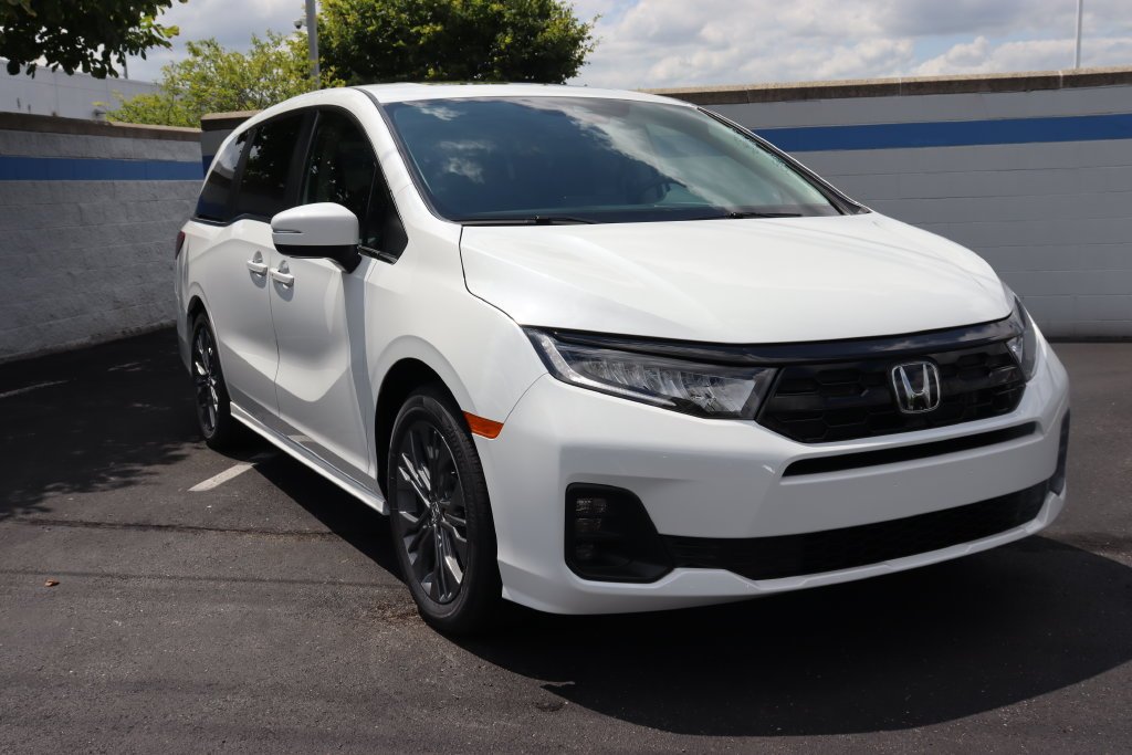 New 2027 Platinum White Pearl Honda Touring image 7