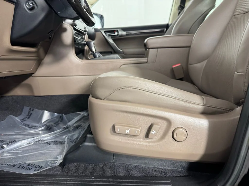 Used 2023 Onyx Black Lexus 460 image 21