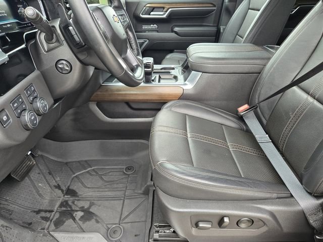 Used 2025 Black Chevrolet High Country image 13
