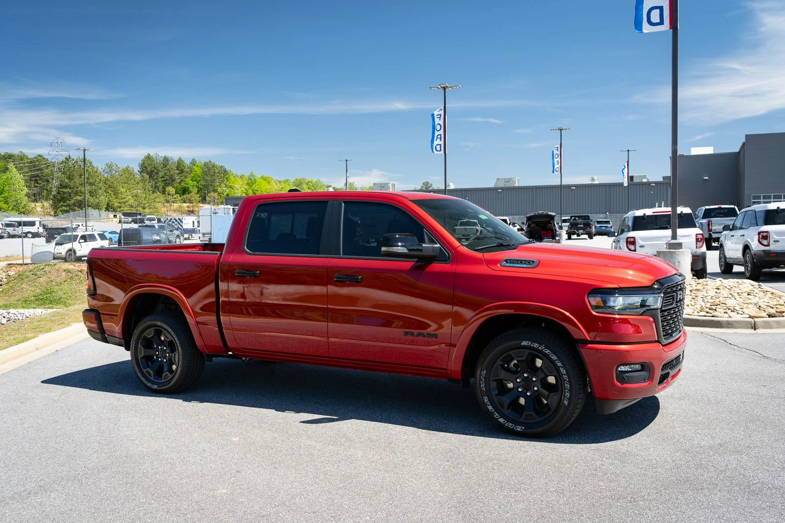 New 2026 Molten Red Pearl-Coat Exterior Paint RAM Big Horn/Lone Star image 12
