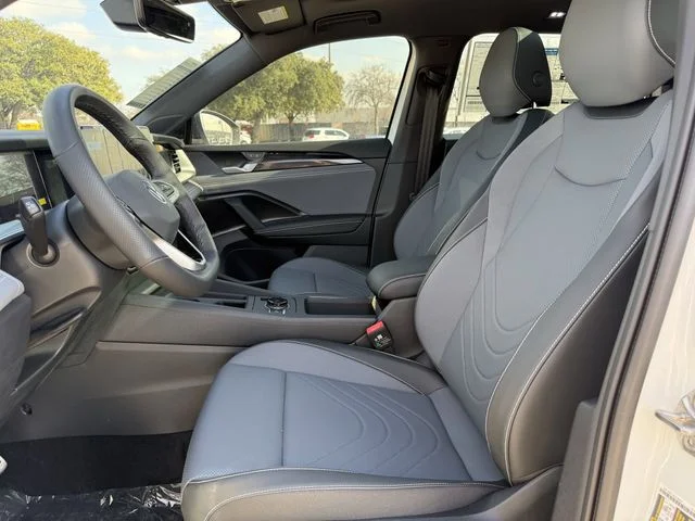 New 2026 White Volkswagen 2.0T SE R-Line Black image 17