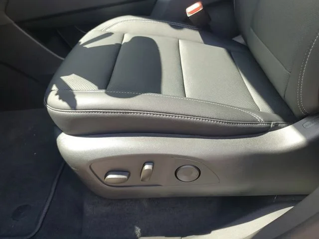 2025 Chevrolet Traverse LT - Photo 22