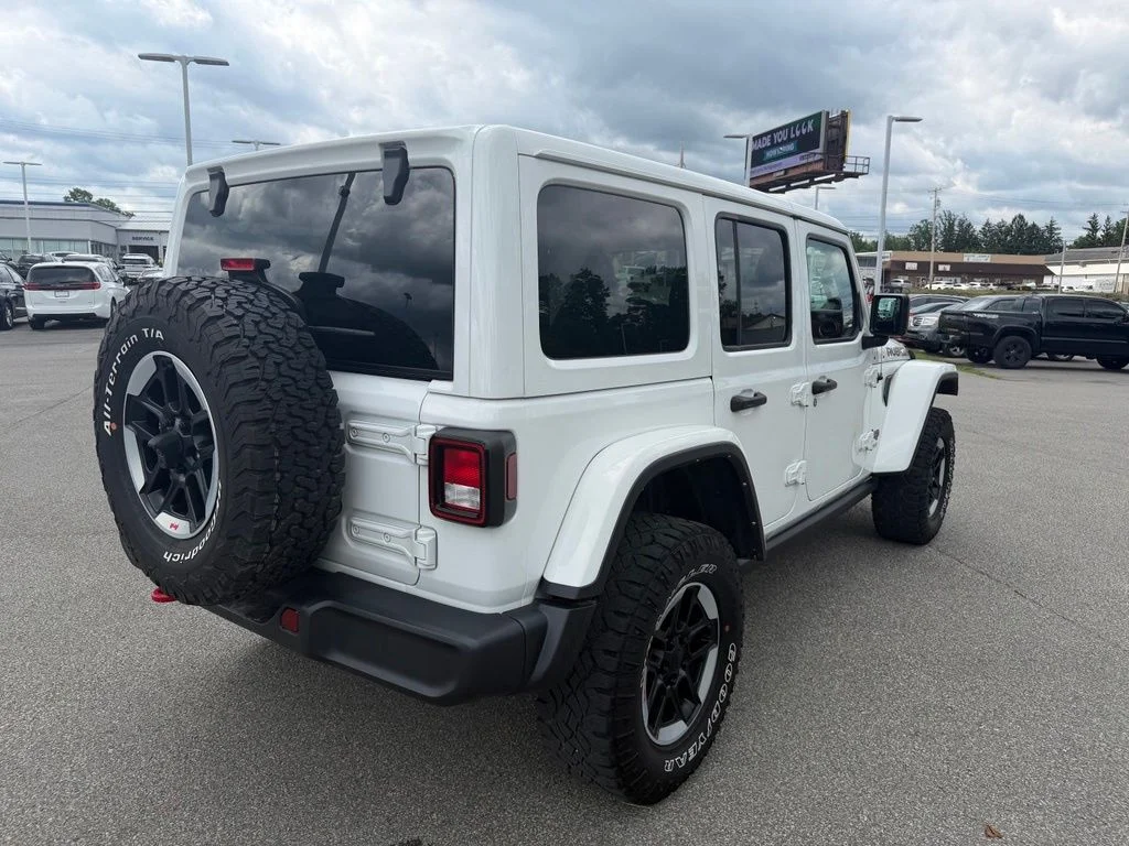 Certified Used 2022 White Jeep Unlimited Rubicon image 3