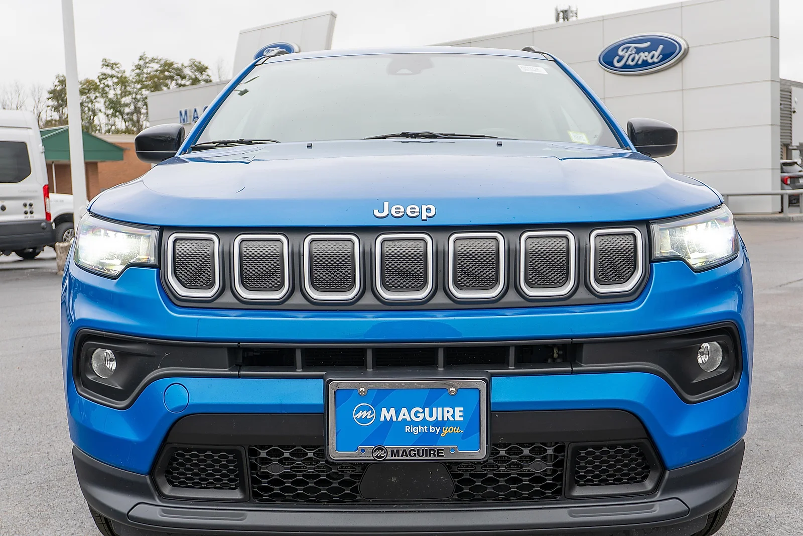 Used 2022 Laser Blue Pearlcoat Jeep Latitude 4x4 image 3