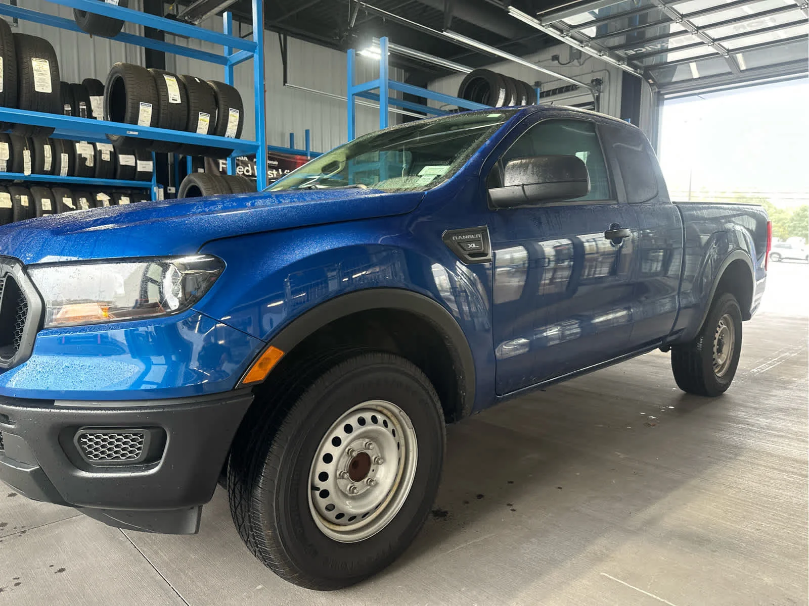 Used 2020 Lightning Blue Metallic Ford XL image 1