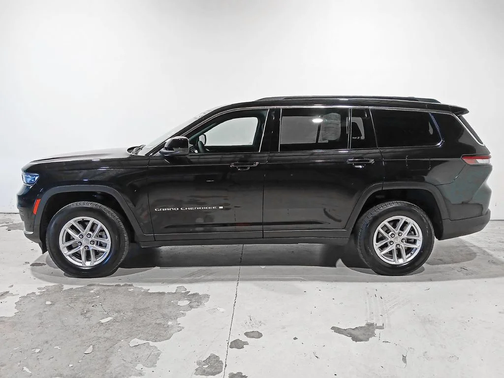 Used 2025 Black Jeep Laredo image 4
