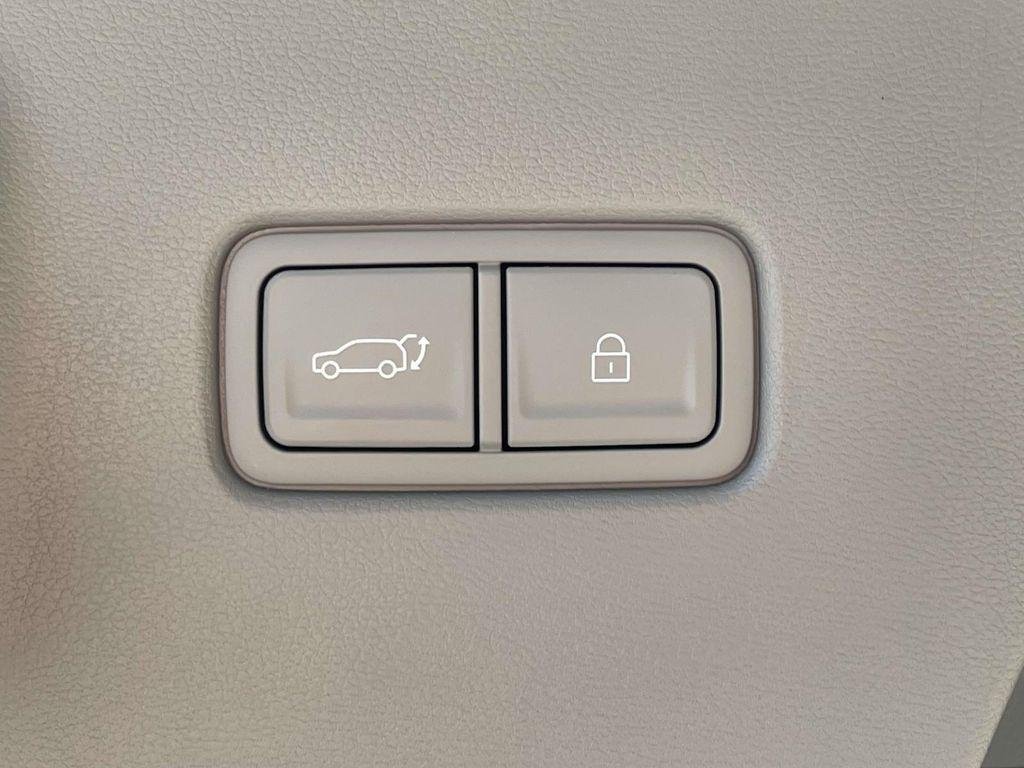 New 2026 White Hyundai SEL 7P image 10