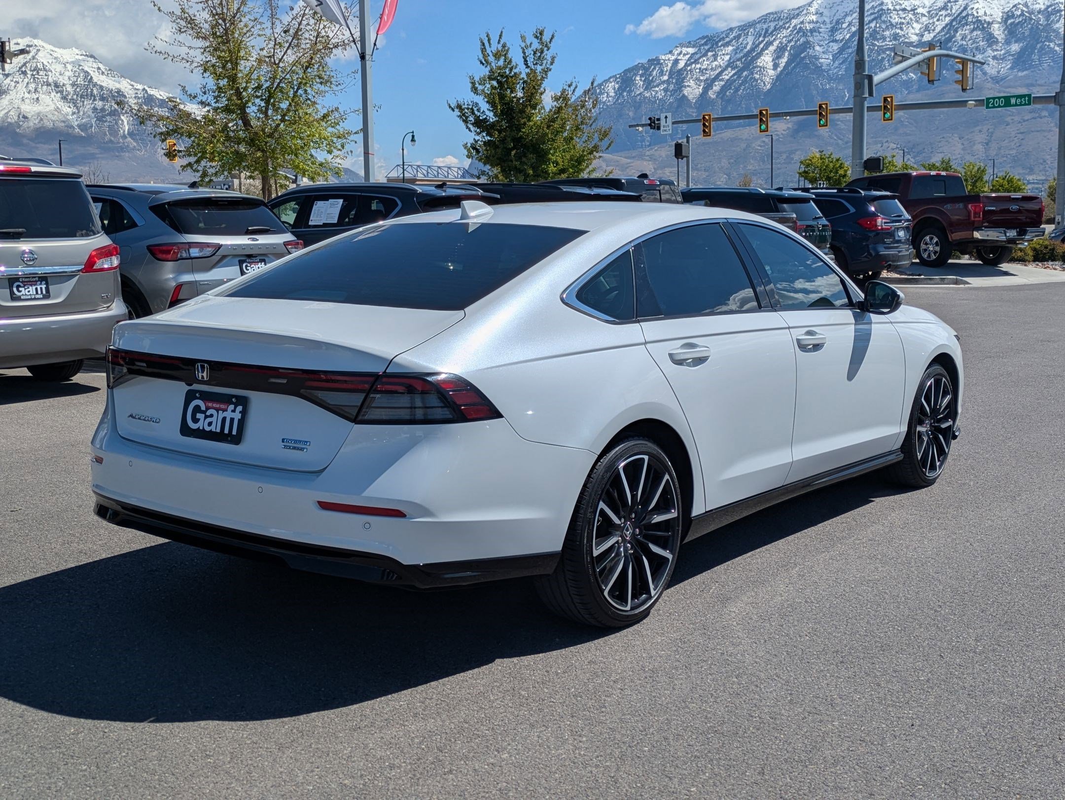 Used 2023 White Honda Touring image 3