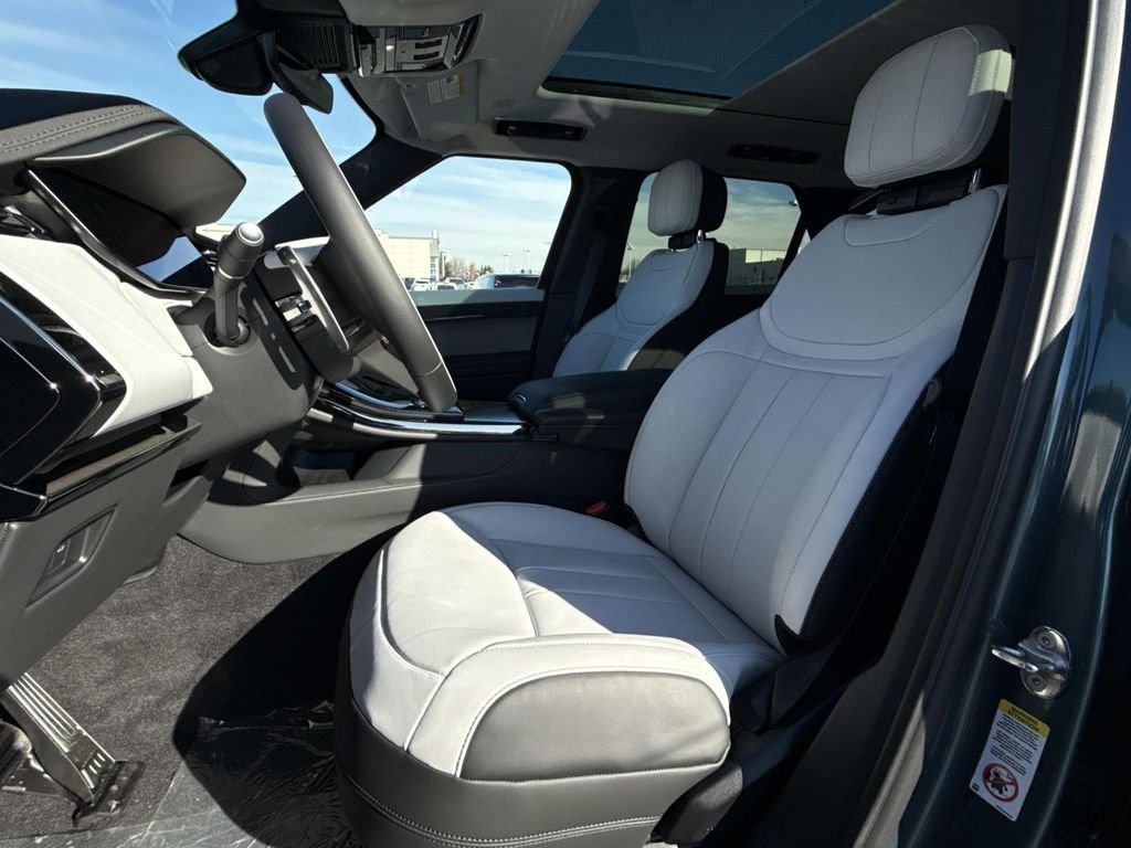 New 2026 Giola Green Land Rover Dynamic SE image 18