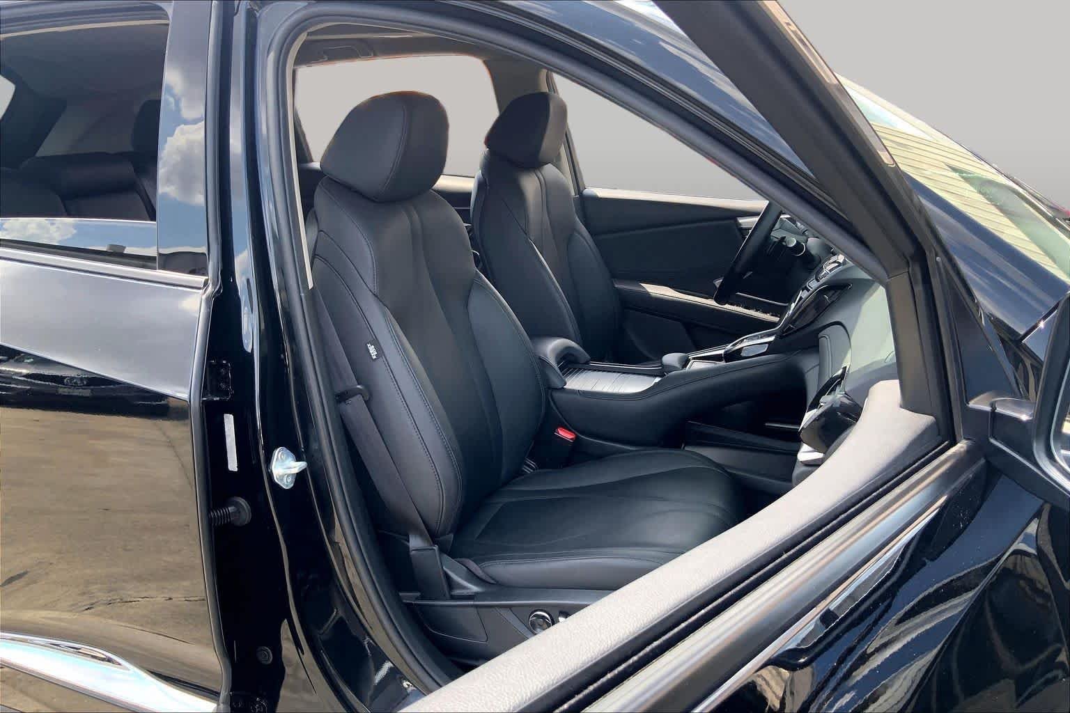 Used 2024 Majestic Black Pearl Acura  image 9