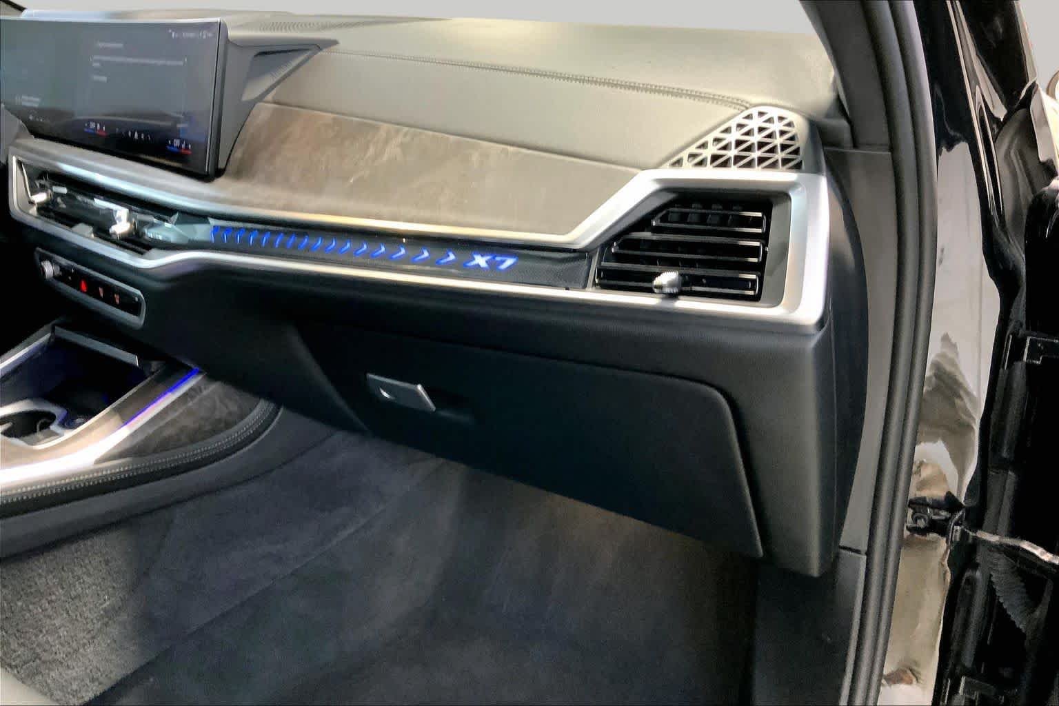 Used 2025 Black Sapphire Metallic BMW xDrive40i image 18