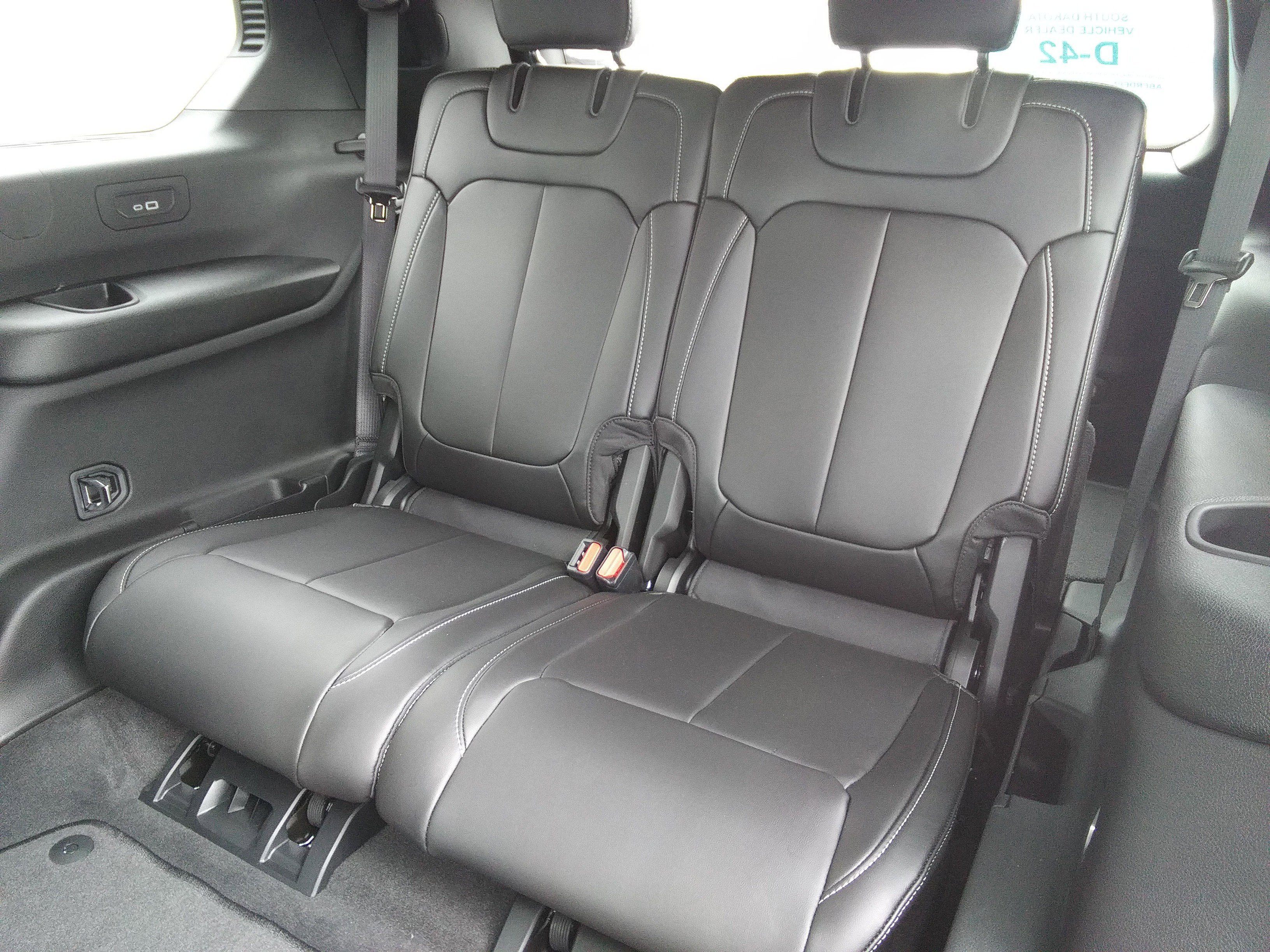 New 2026 Diamond Black Crystal Pearl-Coat Exterior Paint Jeep Limited image 12