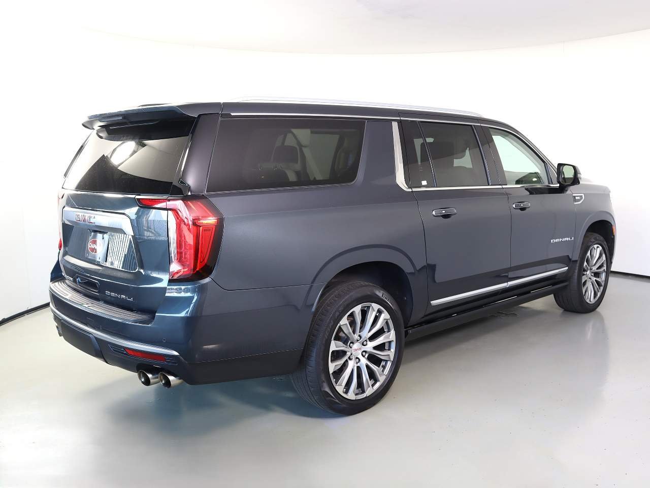 Used 2021 Hunter Metallic GMC Denali image 4