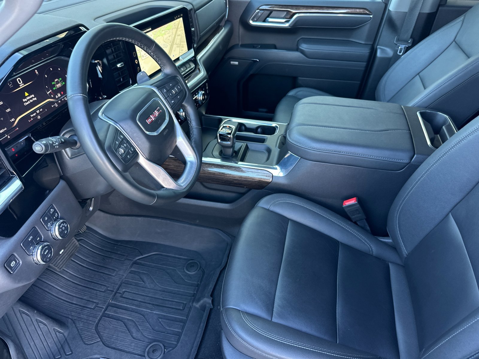 Used 2025 Summit White GMC Elevation image 10