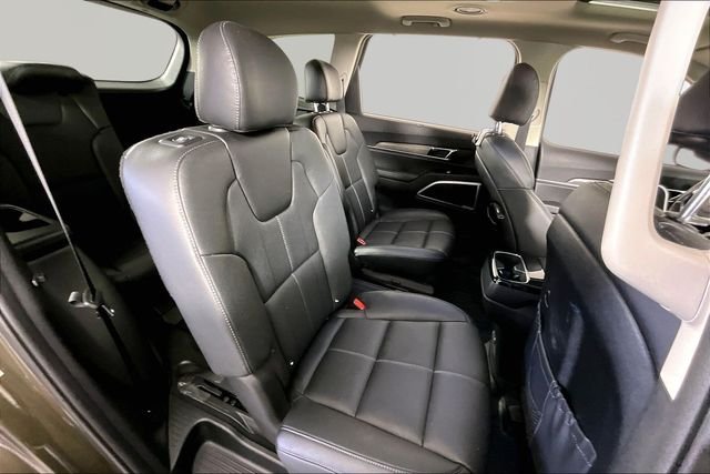 Used 2020 Green Kia EX image 24