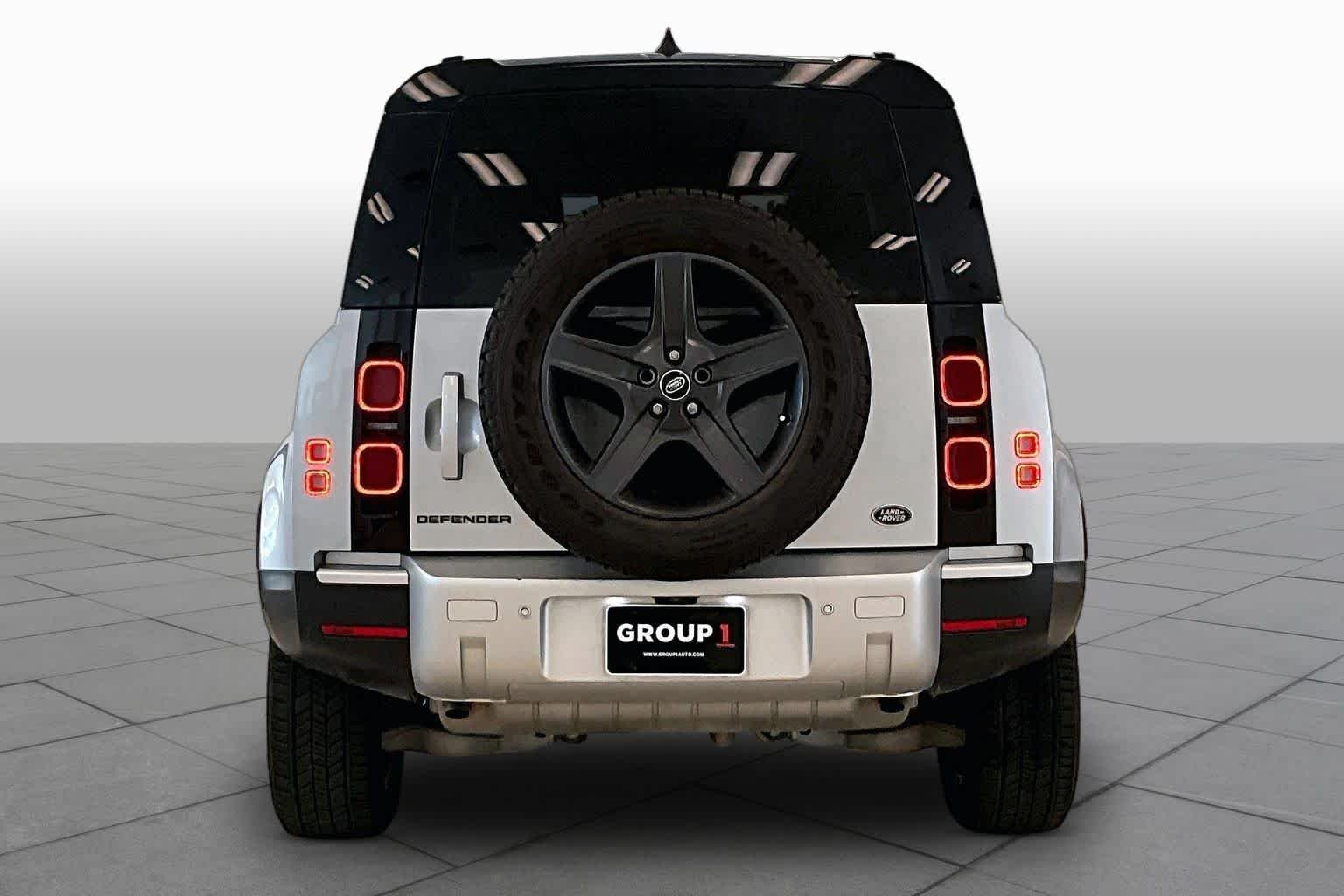Used 2022 Hakuba Silver Metallic Land Rover  image 4