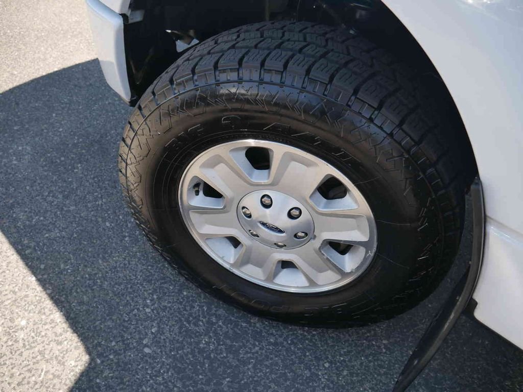 Used 2012  Ford XL image 9