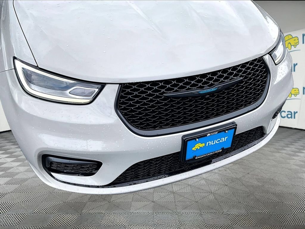Used 2021 White Chrysler Touring image 29