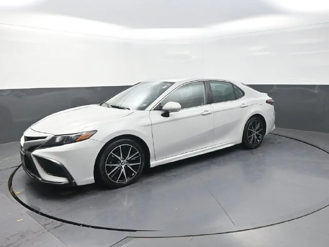 Used 2022 White Toyota SE image 3