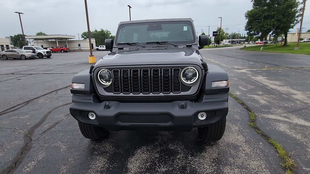 New 2026 Granite Crystal Metallic Clear-Coat Exterior Paint Jeep Sport S image 3