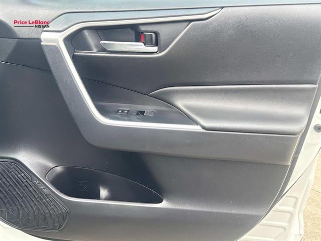 Used 2025  Toyota XLE image 13