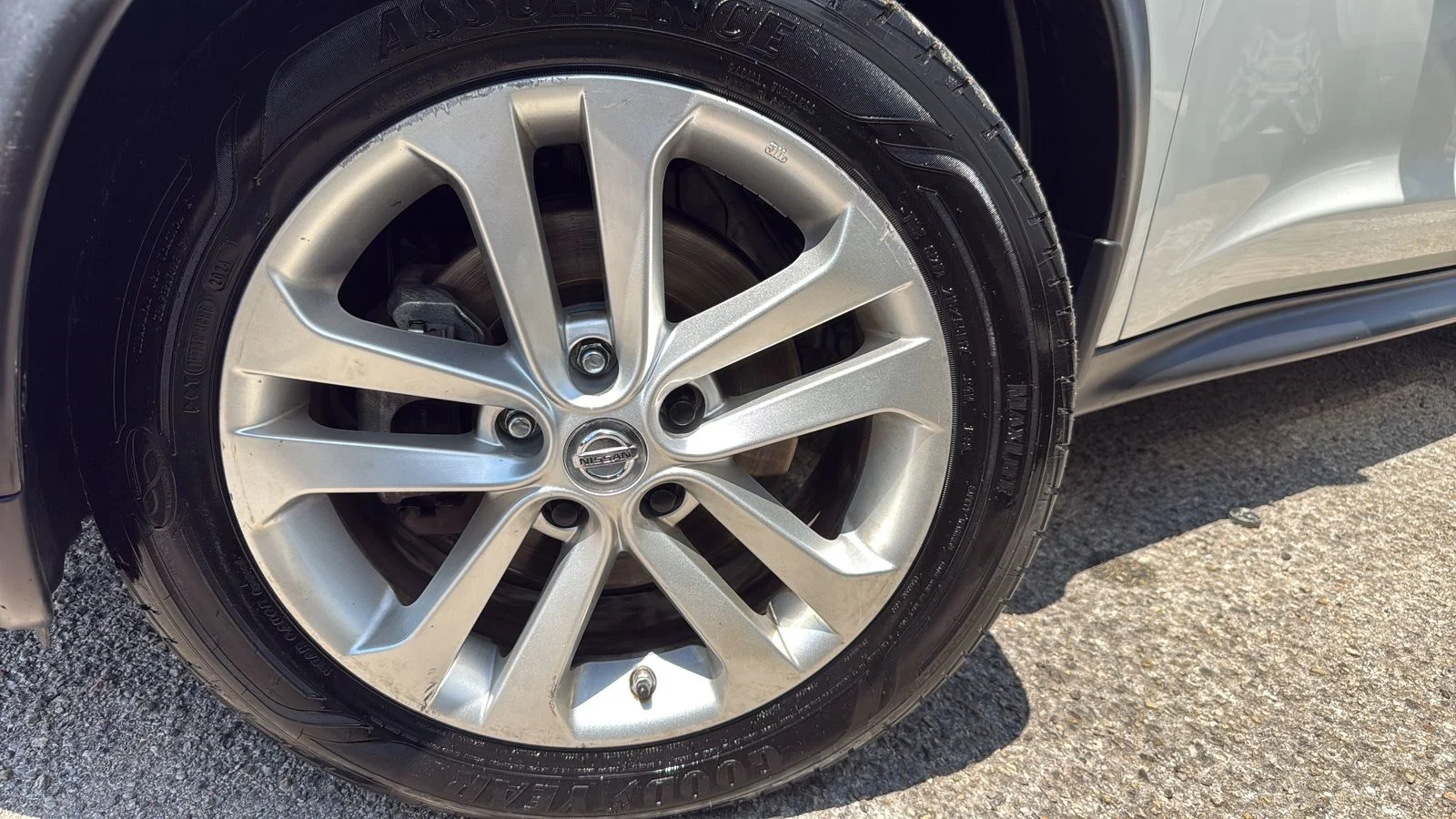 Used 2015 White Nissan SV image 24