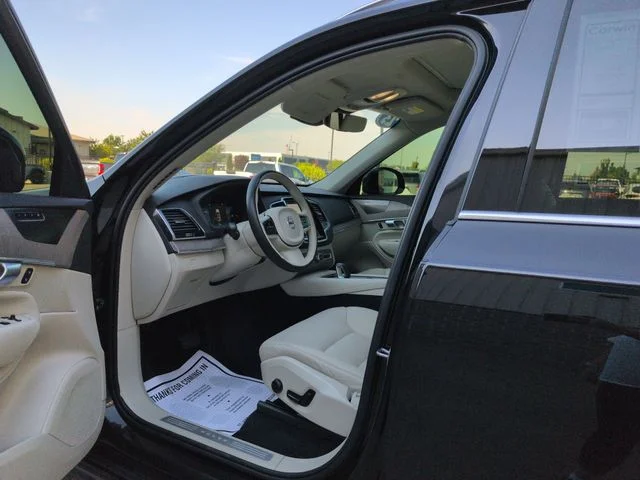 Used 2023 Onyx Black Metallic Volvo  image 9