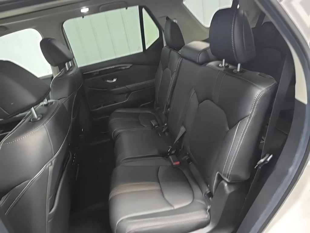 Used 2025 Platinum White Pearl Honda Touring image 33